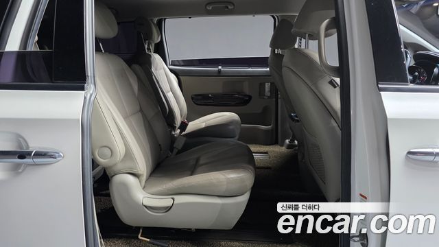 Kia Canival 2018 — photo 17