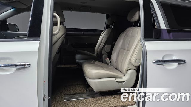 Kia Canival 2018 — photo 18