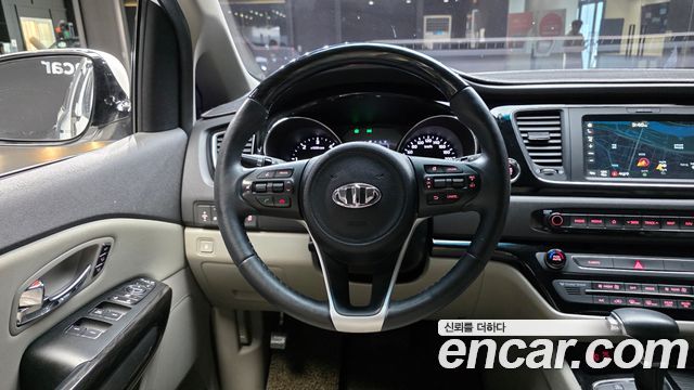 Kia Canival 2018 — photo 20