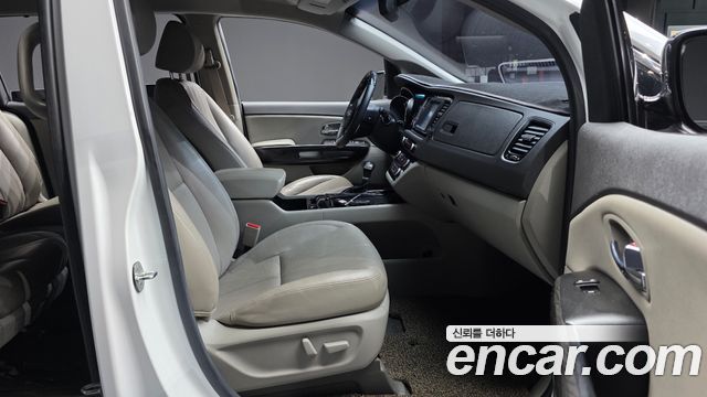 Kia Canival 2018 — photo 16