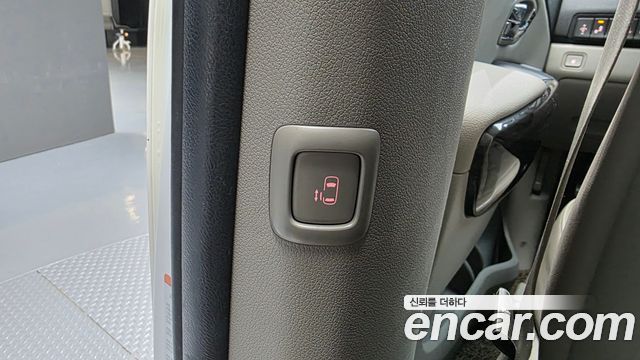 Kia Canival 2018 — photo 32