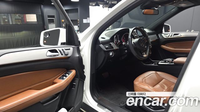 Mercedes-Benz GLE-Class 2018 — photo 10