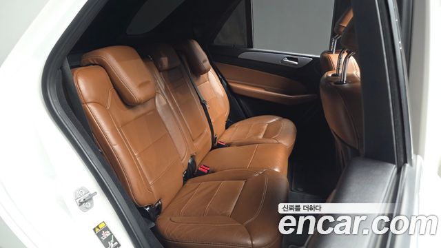 Mercedes-Benz GLE-Class 2018 — photo 12