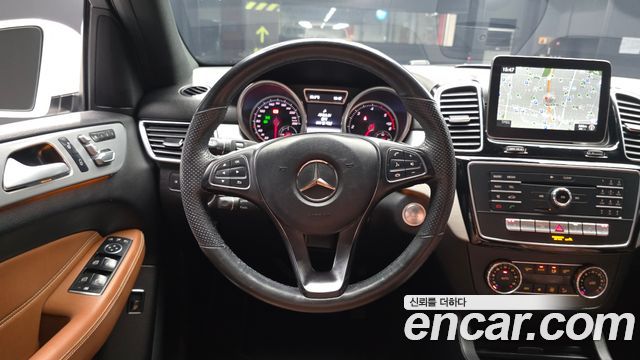 Mercedes-Benz GLE-Class 2018 — photo 13