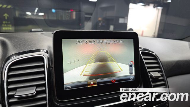 Mercedes-Benz GLE-Class 2018 — photo 16