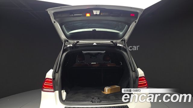 Mercedes-Benz GLE-Class 2018 — photo 20