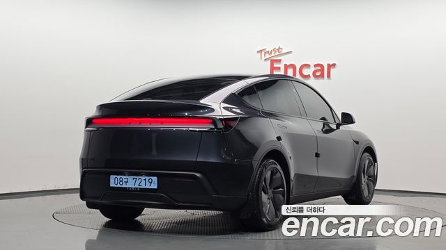 Tesla Model Y 2025 — photo 2