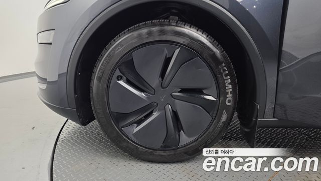 Tesla Model Y 2025 — photo 5