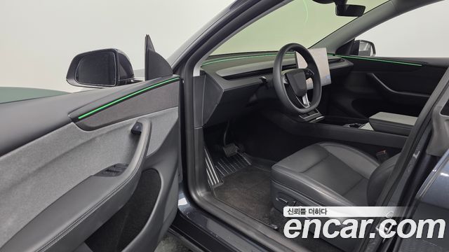 Tesla Model Y 2025 — photo 13