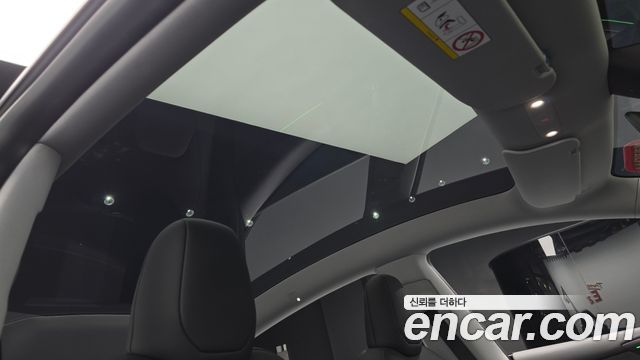 Tesla Model Y 2025 — photo 25