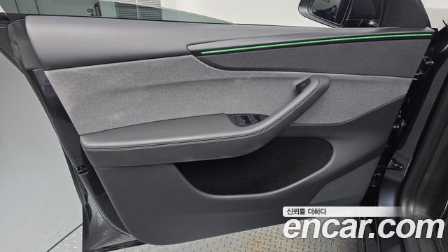 Tesla Model Y 2025 — photo 14
