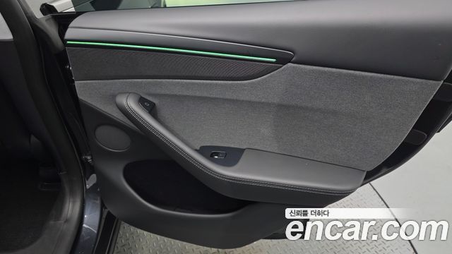 Tesla Model Y 2025 — photo 15