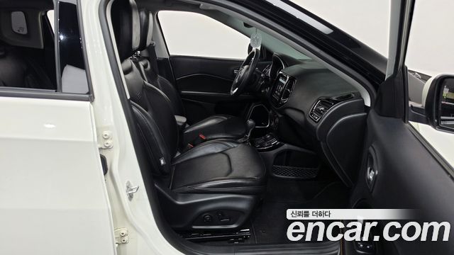 Jeep Compass 2019 — photo 11