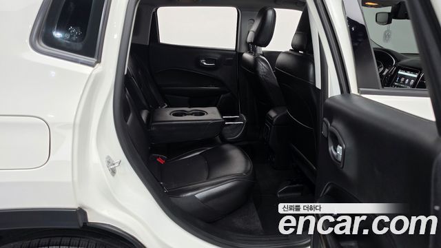 Jeep Compass 2019 — photo 12