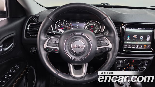 Jeep Compass 2019 — photo 13