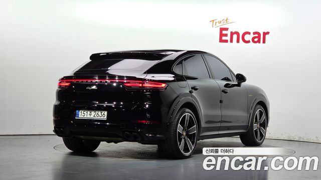 Porsche Cayenne 2023 — photo 2