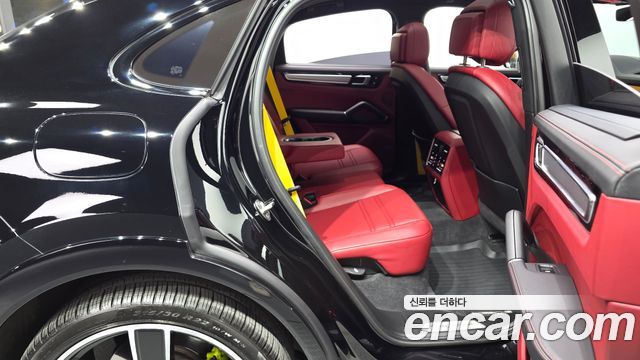 Porsche Cayenne 2023 — photo 17