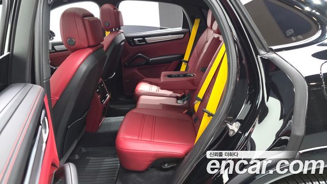 Porsche Cayenne 2023 — photo 18