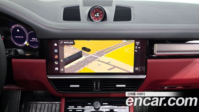 Porsche Cayenne 2023 — photo 19