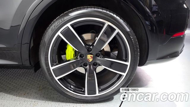 Porsche Cayenne 2023 — photo 7