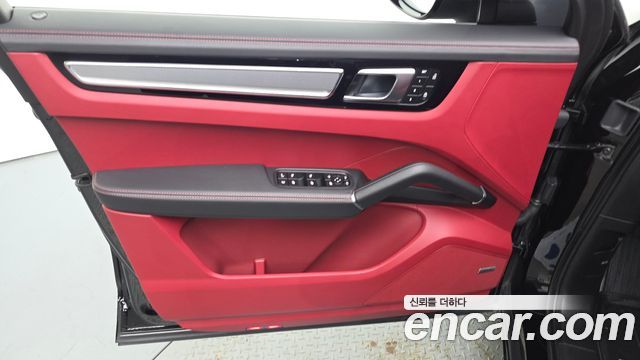 Porsche Cayenne 2023 — photo 14