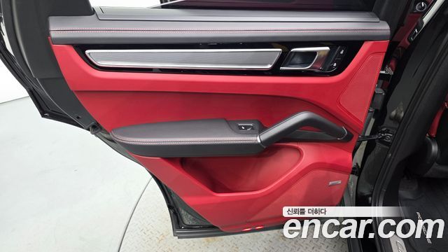 Porsche Cayenne 2023 — photo 15