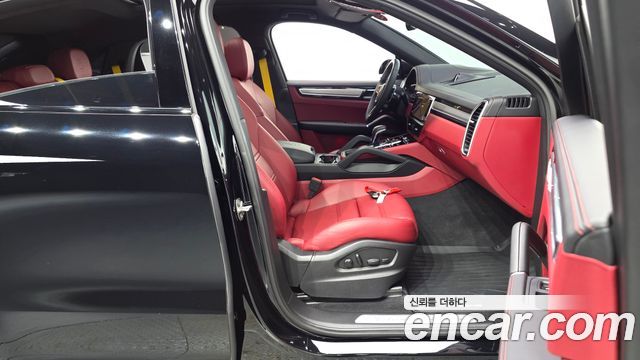 Porsche Cayenne 2023 — photo 16