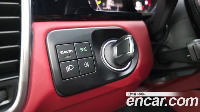 Porsche Cayenne 2023 — photo 28