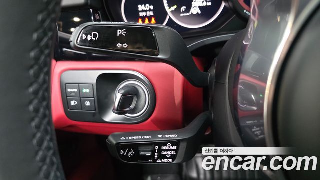Porsche Cayenne 2023 — photo 29