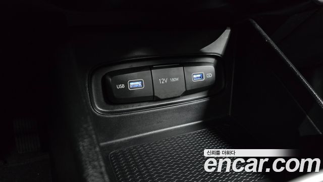 Hyundai Venue 2022 — photo 23