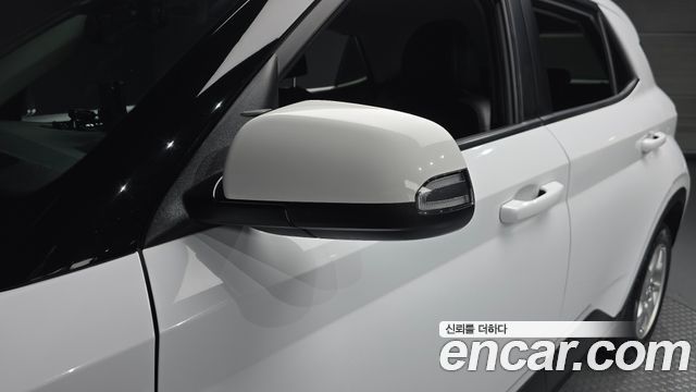 Hyundai Venue 2022 — photo 28