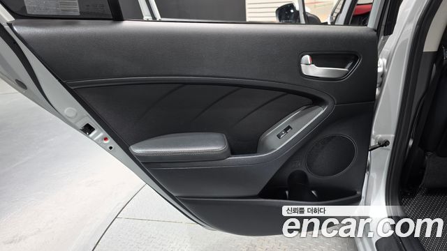 Kia K3 2018 — photo 15