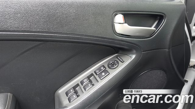 Kia K3 2018 — photo 28