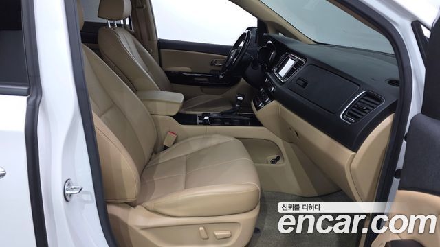 Kia Canival 2017 — photo 11