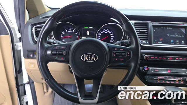 Kia Canival 2017 — photo 13