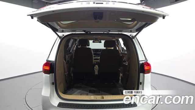 Kia Canival 2017 — photo 20