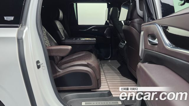 Cadillac Escalade 2021 — photo 18