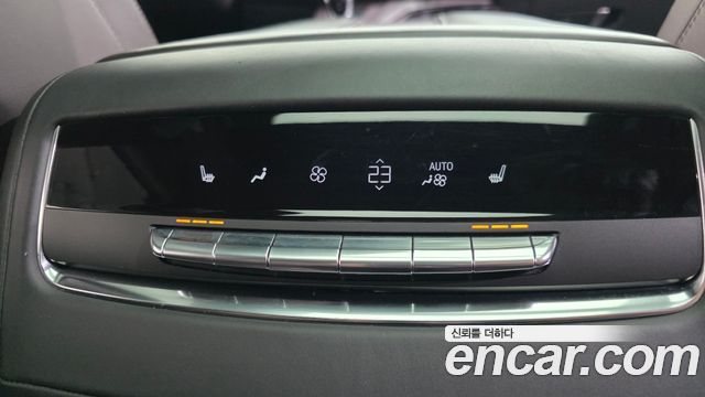 Cadillac Escalade 2021 — photo 24
