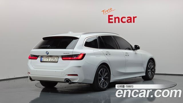BMW 3-Series 2024 — photo 2