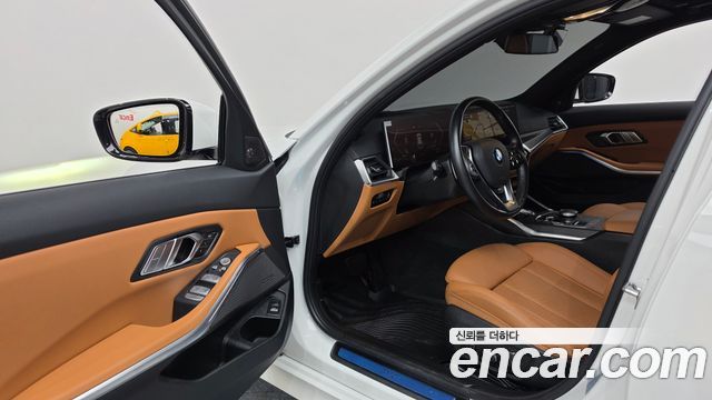 BMW 3-Series 2024 — photo 10