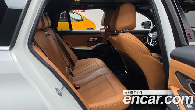 BMW 3-Series 2024 — photo 11