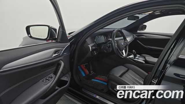 BMW 5-Series 2018 — photo 10