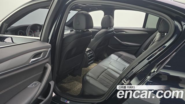 BMW 5-Series 2018 — photo 12