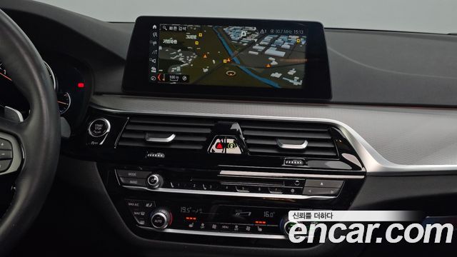 BMW 5-Series 2018 — photo 13