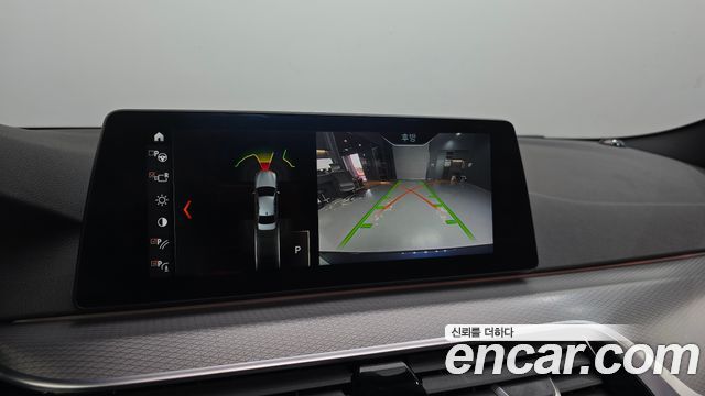 BMW 5-Series 2018 — photo 15
