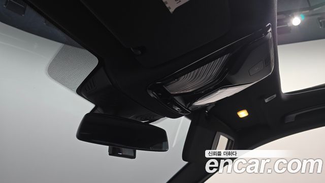 BMW 5-Series 2018 — photo 19