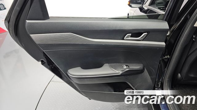 Kia K5 2023 — photo 15