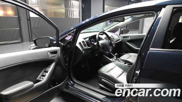 Kia K3 2016 — photo 13