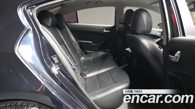 Kia K3 2016 — photo 18