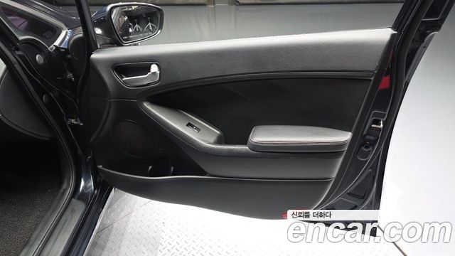 Kia K3 2016 — photo 14